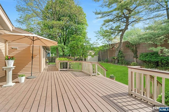 28 Pitcairn Avenue, Ho-ho-kus, NJ 07423