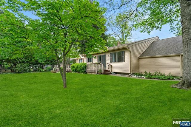 28 Pitcairn Avenue, Ho-ho-kus, NJ 07423