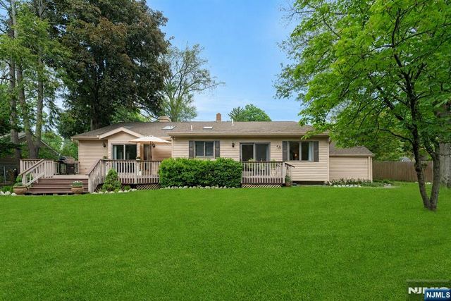 28 Pitcairn Avenue, Ho-ho-kus, NJ 07423