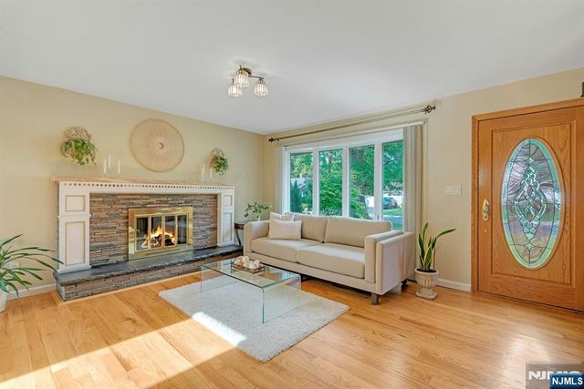 28 Pitcairn Avenue, Ho-ho-kus, NJ 07423