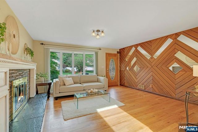 28 Pitcairn Avenue, Ho-ho-kus, NJ 07423