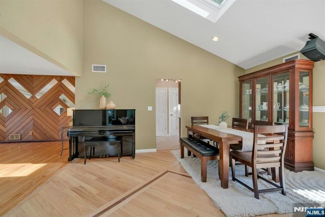 28 Pitcairn Avenue, Ho-ho-kus, NJ 07423