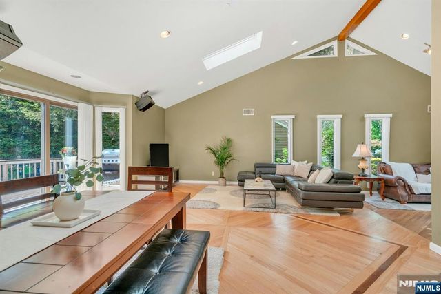 28 Pitcairn Avenue, Ho-ho-kus, NJ 07423