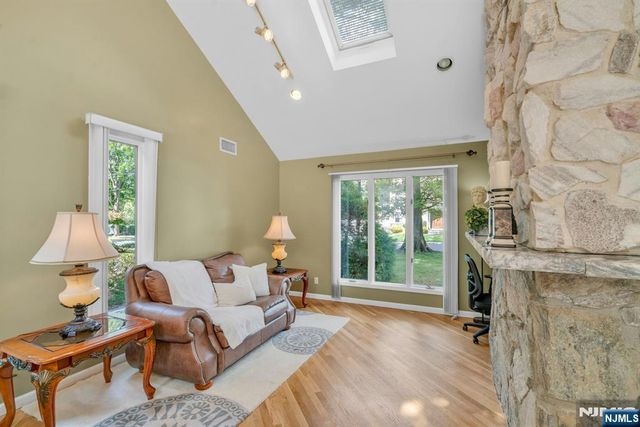 28 Pitcairn Avenue, Ho-ho-kus, NJ 07423