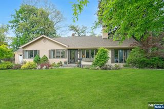 28 Pitcairn Avenue, Ho-ho-kus, NJ 07423