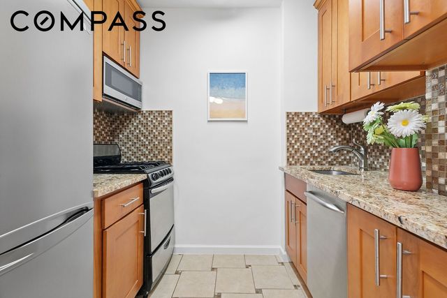 301 E 22nd St Apt 10B, New York City, NY 10010
