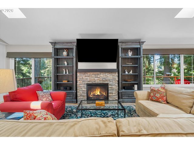 1812 Sw GREENWAY Cir, West Linn, OR 97068