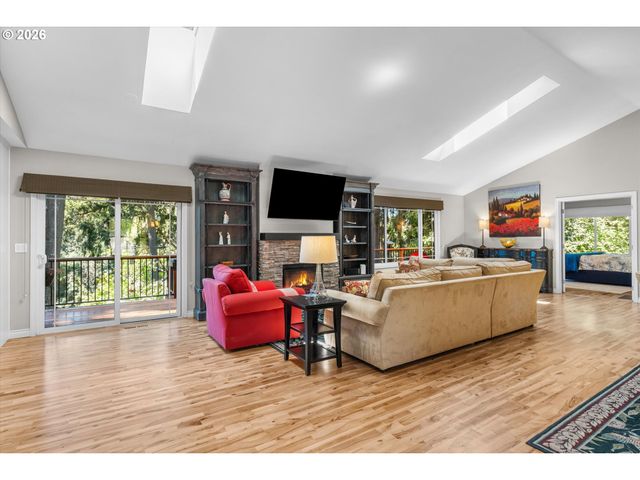1812 Sw GREENWAY Cir, West Linn, OR 97068