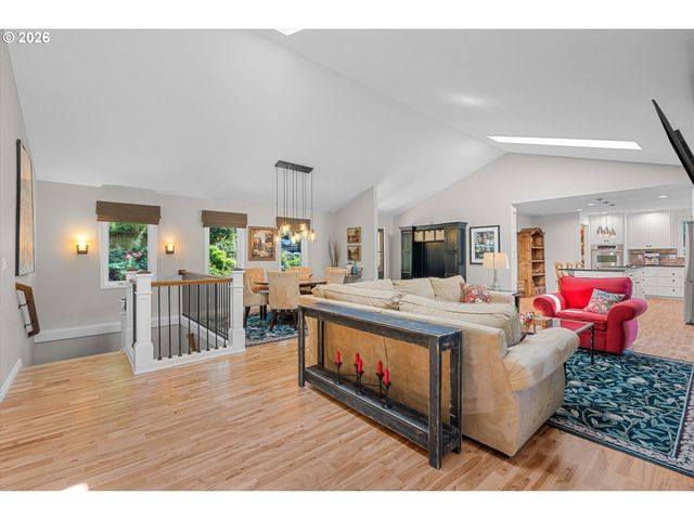 1812 Sw GREENWAY Cir, West Linn, OR 97068