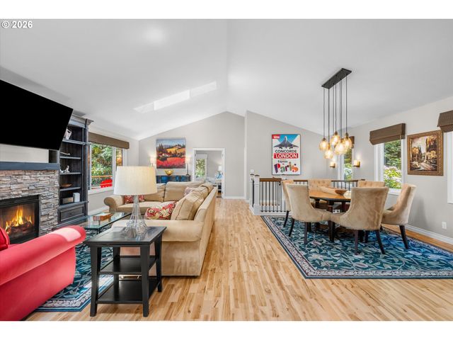1812 Sw GREENWAY Cir, West Linn, OR 97068
