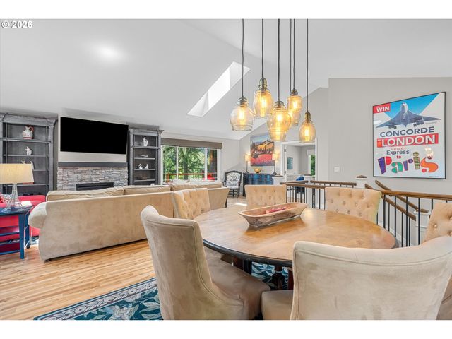 1812 Sw GREENWAY Cir, West Linn, OR 97068