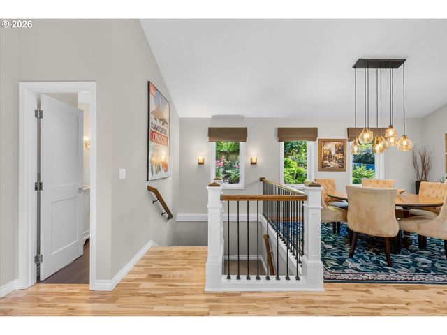 1812 Sw GREENWAY Cir, West Linn, OR 97068