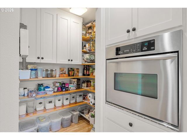 1812 Sw GREENWAY Cir, West Linn, OR 97068