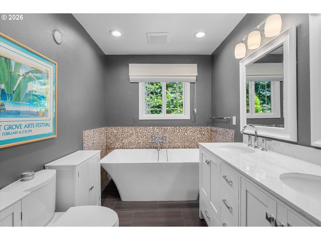 1812 Sw GREENWAY Cir, West Linn, OR 97068