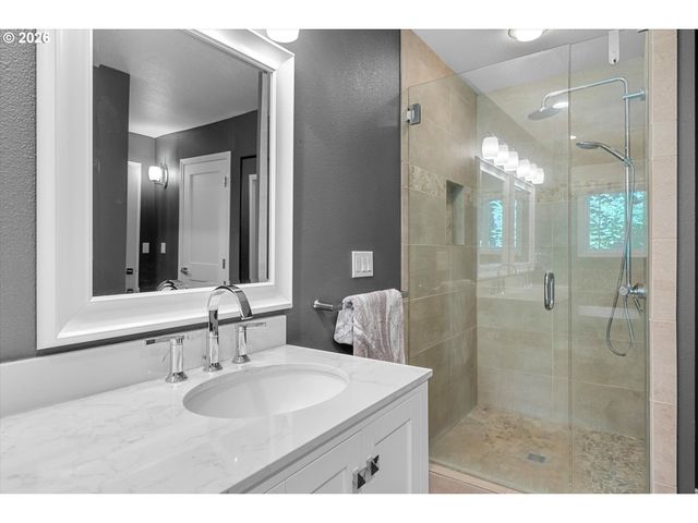 1812 Sw GREENWAY Cir, West Linn, OR 97068