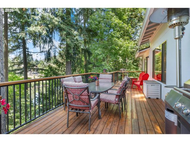 1812 Sw GREENWAY Cir, West Linn, OR 97068