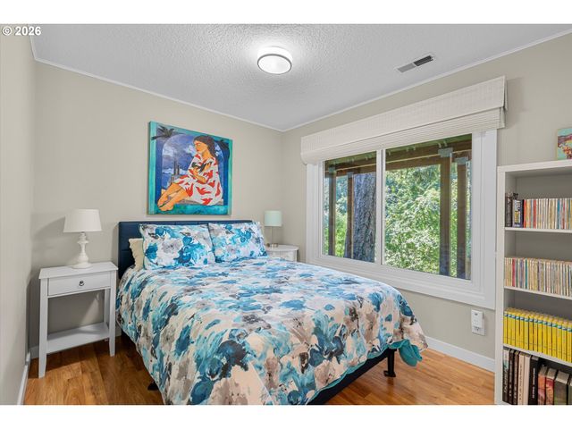 1812 Sw GREENWAY Cir, West Linn, OR 97068