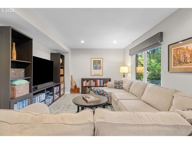 1812 Sw GREENWAY Cir, West Linn, OR 97068