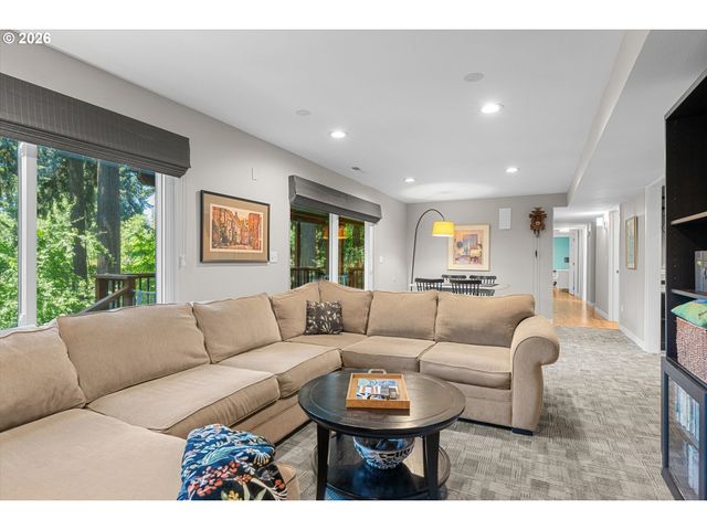 1812 Sw GREENWAY Cir, West Linn, OR 97068