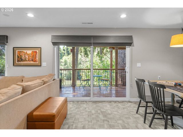 1812 Sw GREENWAY Cir, West Linn, OR 97068