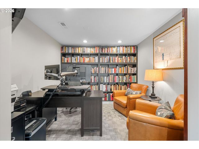 1812 Sw GREENWAY Cir, West Linn, OR 97068