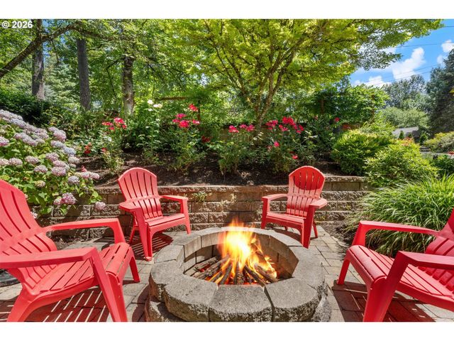 1812 Sw GREENWAY Cir, West Linn, OR 97068