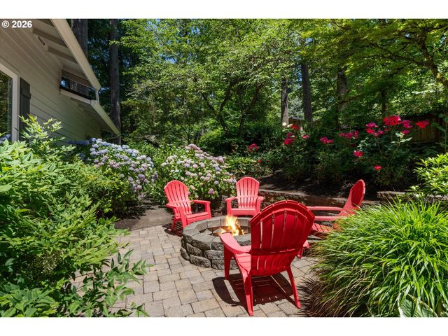 1812 Sw GREENWAY Cir, West Linn, OR 97068