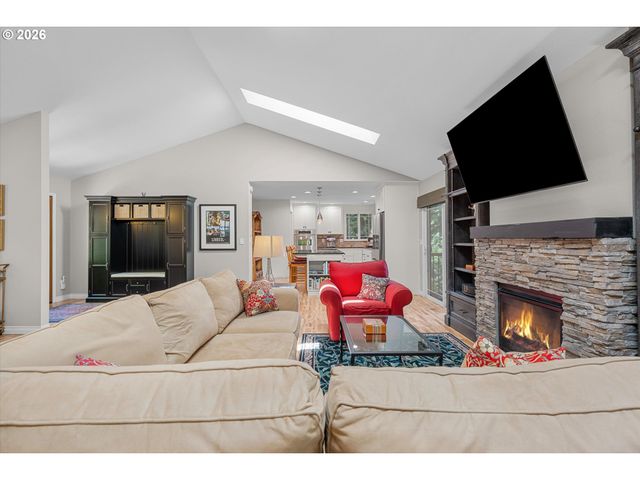 1812 Sw GREENWAY Cir, West Linn, OR 97068