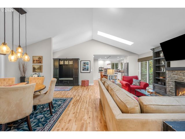 1812 Sw GREENWAY Cir, West Linn, OR 97068
