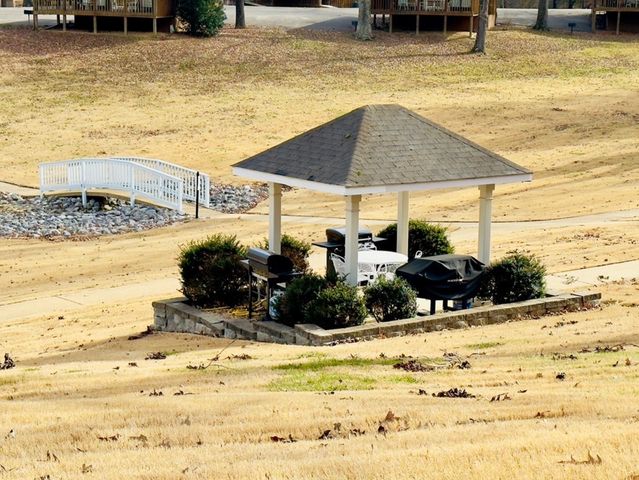 226 Pleasant Pl Apt B3, Springville, TN 38256