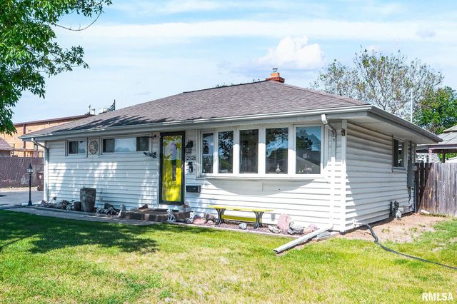 2928 N STERLING Avenue, Peoria, IL 61604
