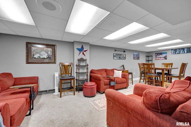 2928 N STERLING Avenue, Peoria, IL 61604