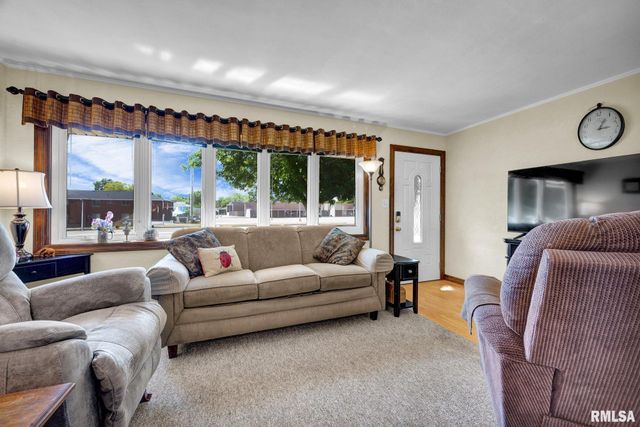 2928 N STERLING Avenue, Peoria, IL 61604