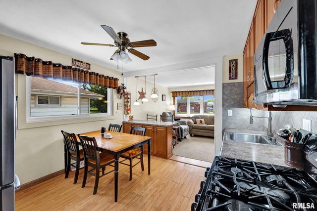 2928 N STERLING Avenue, Peoria, IL 61604