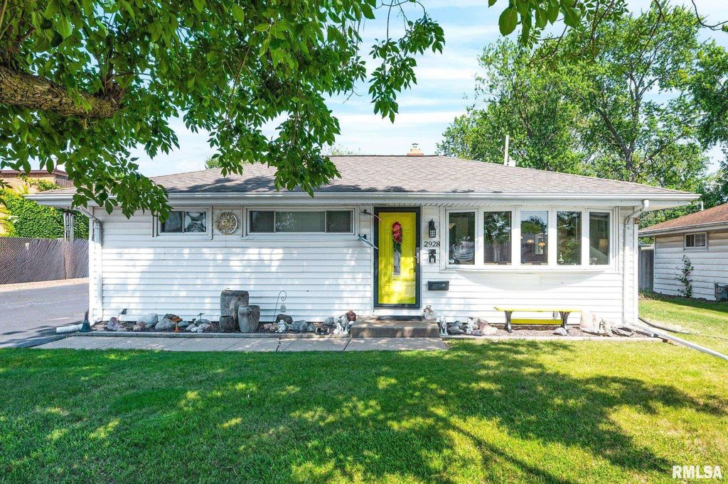 2928 N STERLING Avenue, Peoria, IL 61604