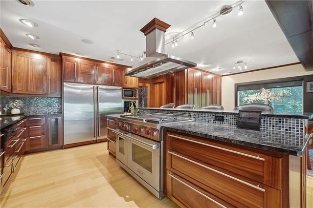 3985 Loch Highland Pass NE, Roswell, GA 30075