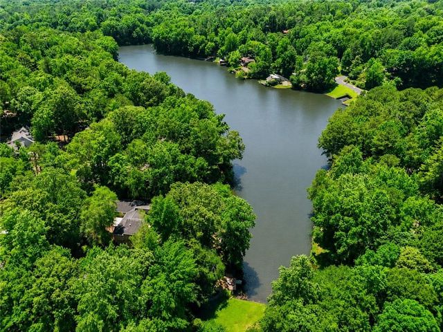3985 Loch Highland Pass NE, Roswell, GA 30075