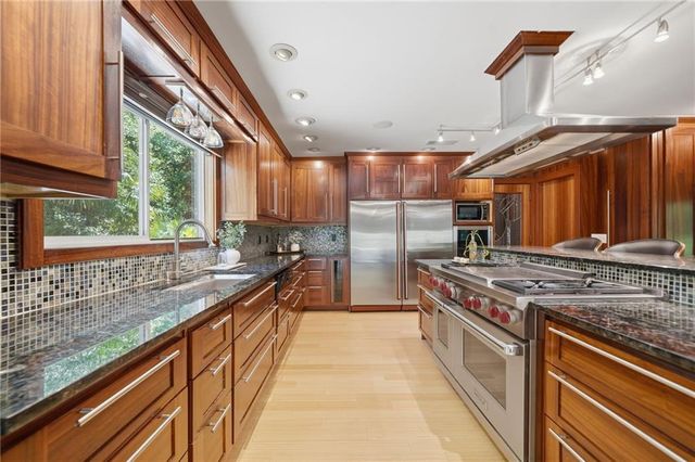 3985 Loch Highland Pass NE, Roswell, GA 30075