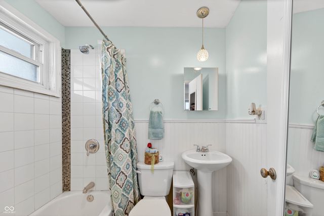 426 N 14th Avenue, Beech Grove, IN 46107