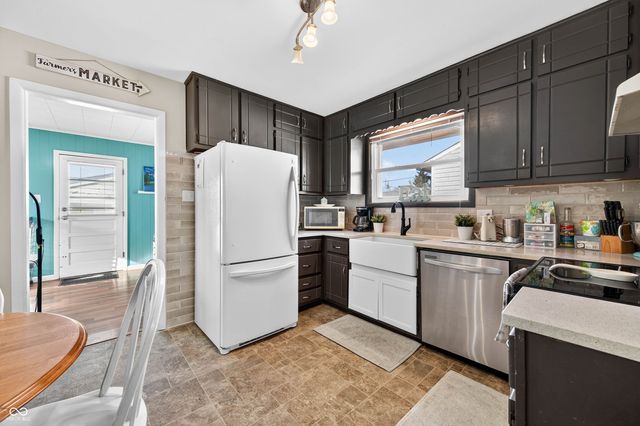 426 N 14th Avenue, Beech Grove, IN 46107