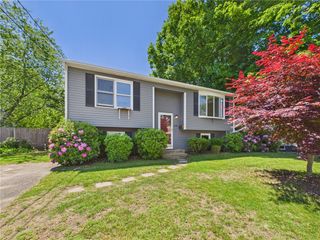 112 Longmeadow Avenue, Warwick, RI 02889