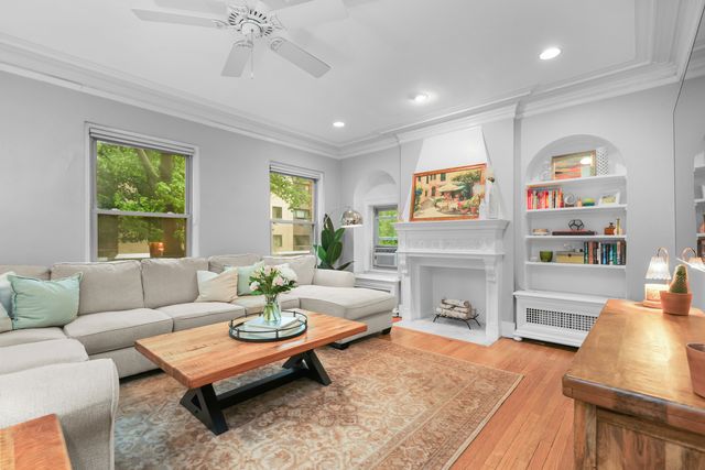 2730 N Pine Grove Avenue 1N, Chicago, IL 60614