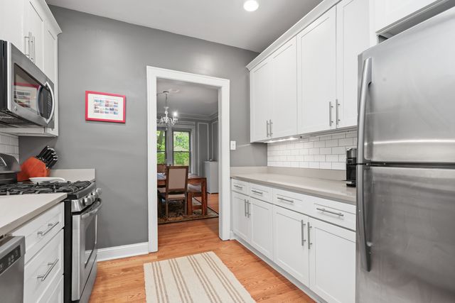 2730 N Pine Grove Avenue 1N, Chicago, IL 60614