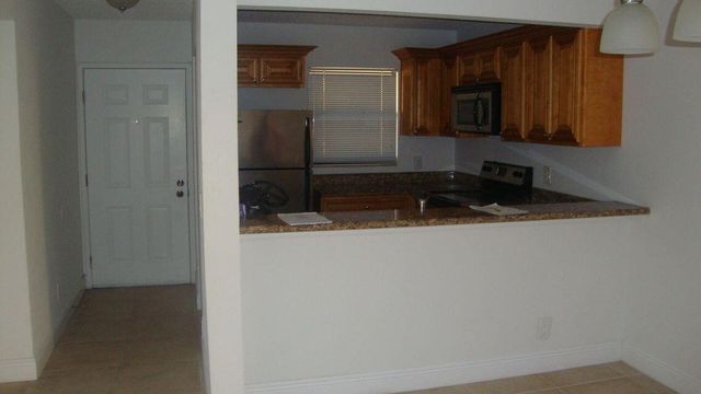 1515 Lake Crystal Drive H, West Palm Beach, FL 33411