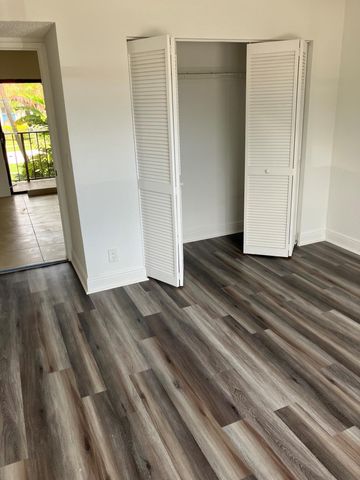 1515 Lake Crystal Drive H, West Palm Beach, FL 33411