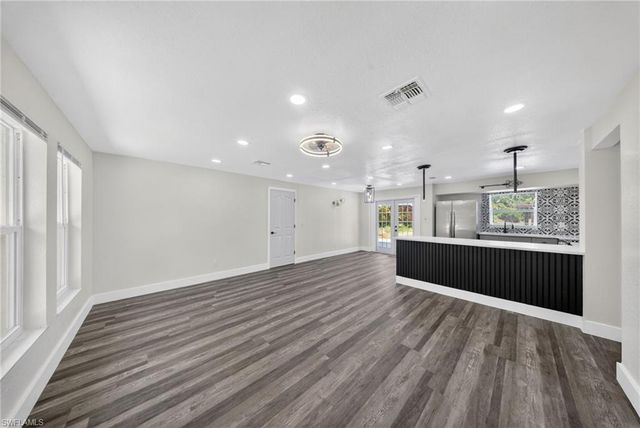 280 1st ST NW, Naples, FL 34120