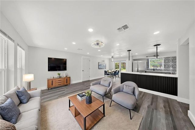 280 1st ST NW, Naples, FL 34120