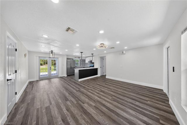 280 1st ST NW, Naples, FL 34120