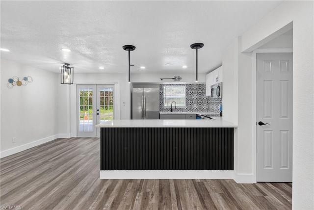 280 1st ST NW, Naples, FL 34120