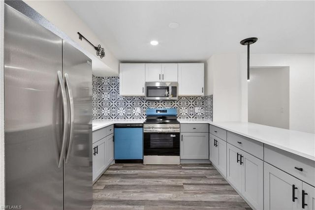 280 1st ST NW, Naples, FL 34120